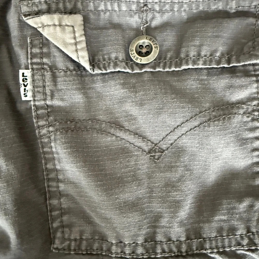 Levis Mens Cargo Shorts Gray Cotton Utility Pockets Size 20 Reg W30 8369-G28